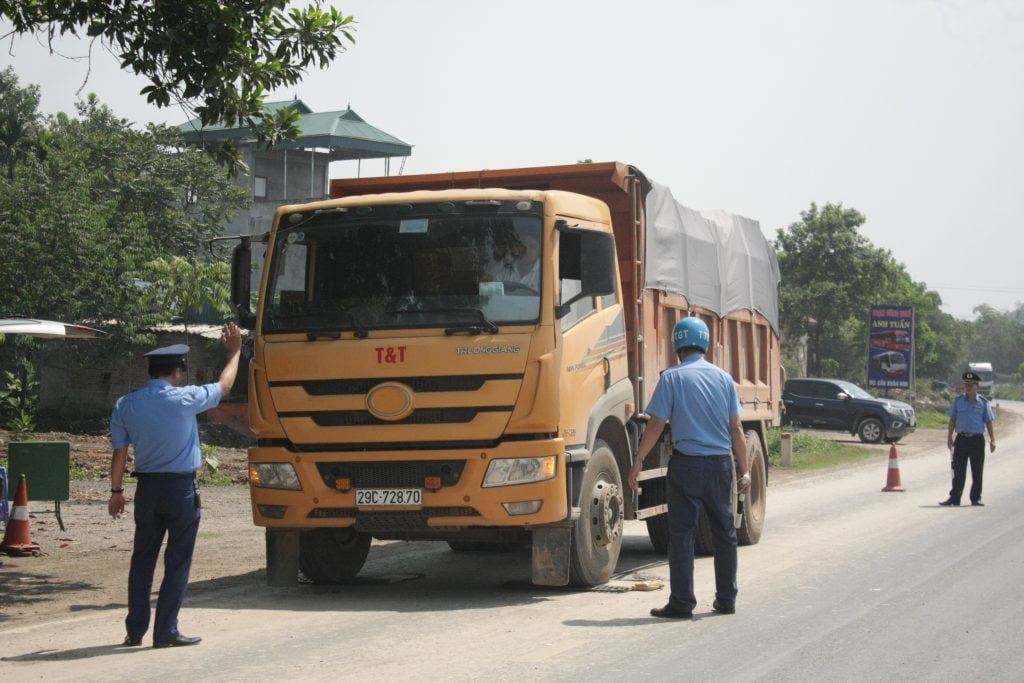 phuong-tien-van-tai-khong-vao-khu-vuc-cu-dan-de-dam-bao-phong-dich
